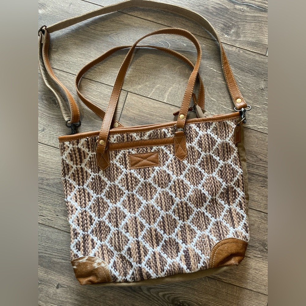 Myra Large Tote 18x13